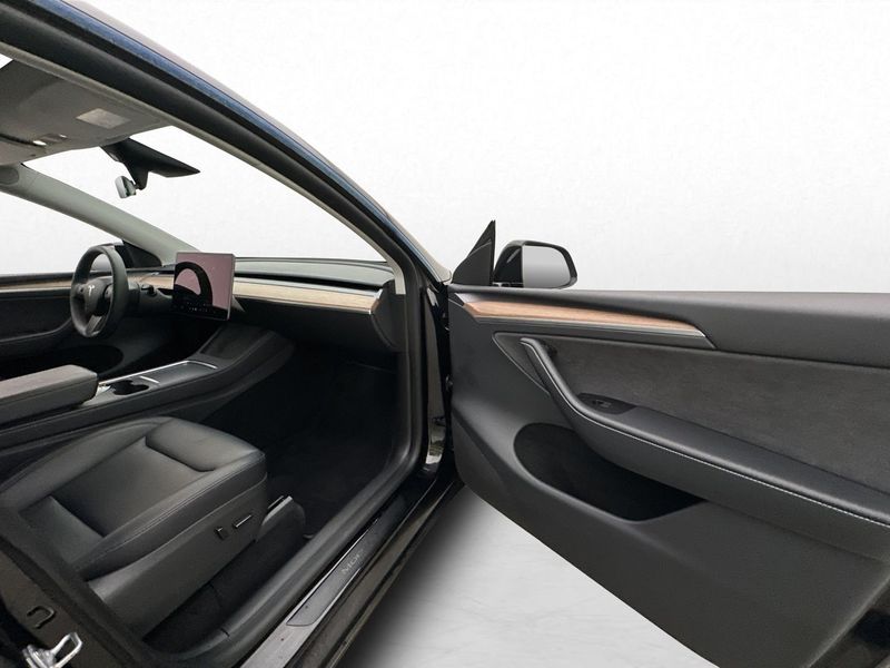 Tesla Model Y bild 29