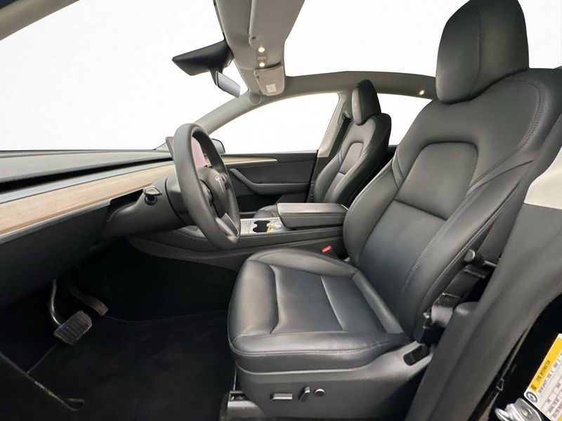 Tesla Model Y bild 14