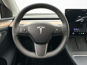 Tesla Model Y bild 17