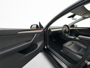 Tesla Model Y bild 13