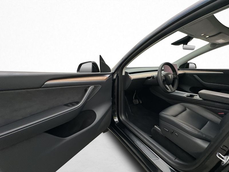 Tesla Model Y bild 13