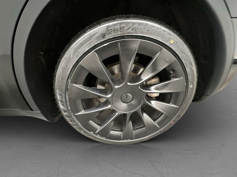 Tesla Model Y bild 31