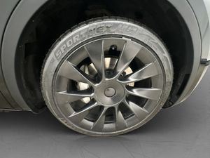 Tesla Model Y bild 33