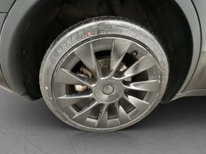 Tesla Model Y bild 32