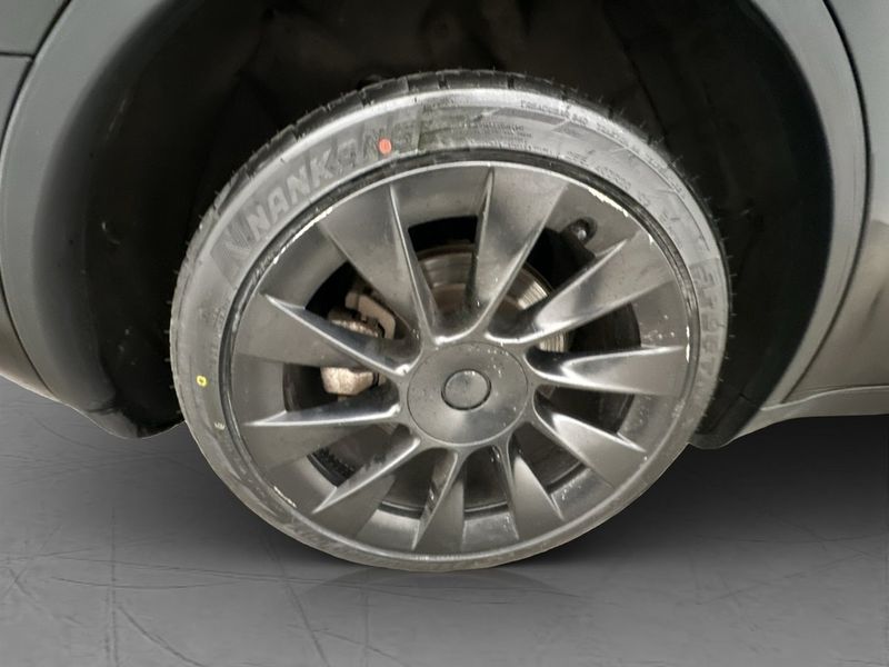 Tesla Model Y bild 32
