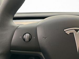 Tesla Model Y bild 18