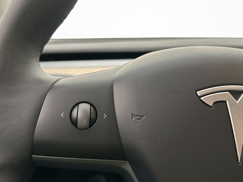 Tesla Model Y bild 18