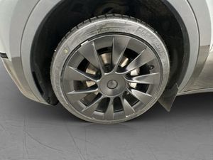 Tesla Model Y bild 30