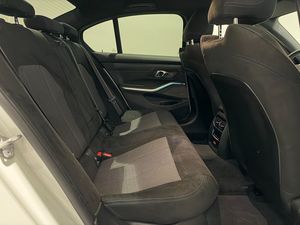BMW 330 bild 7