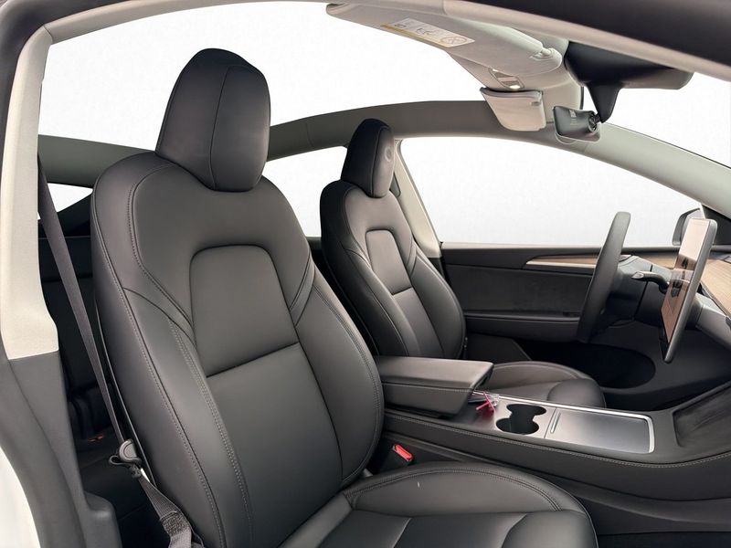 Tesla Model Y bild 25