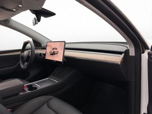 Tesla Model Y bild 26