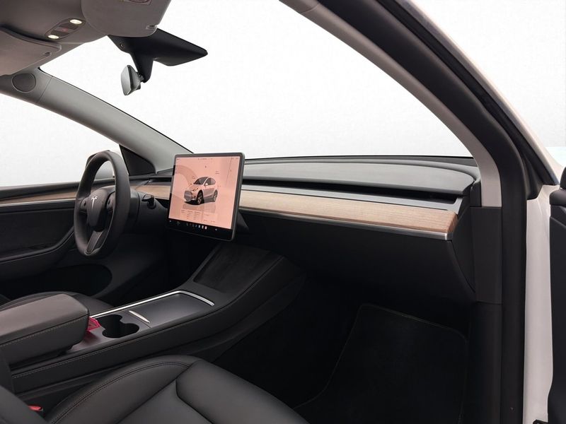 Tesla Model Y bild 26