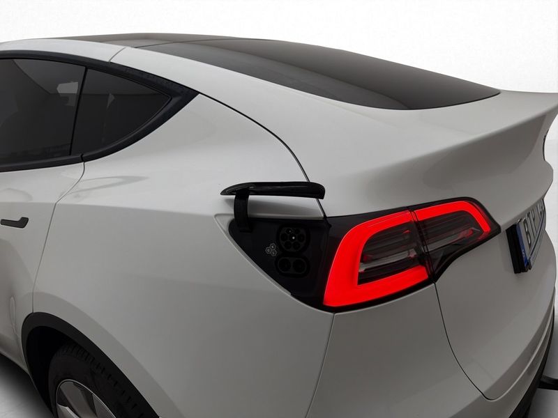 Tesla Model Y bild 28