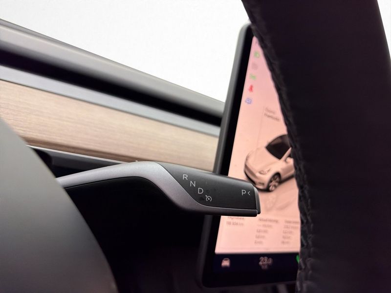 Tesla Model Y bild 15