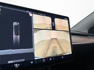 Tesla Model Y bild 13