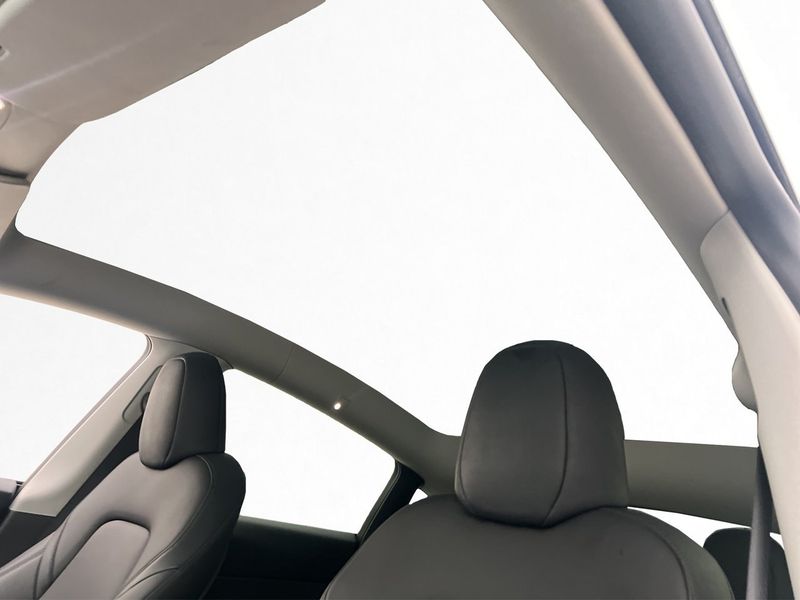 Tesla Model Y bild 12