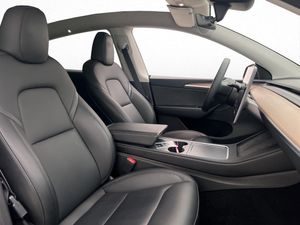 Tesla Model Y bild 26
