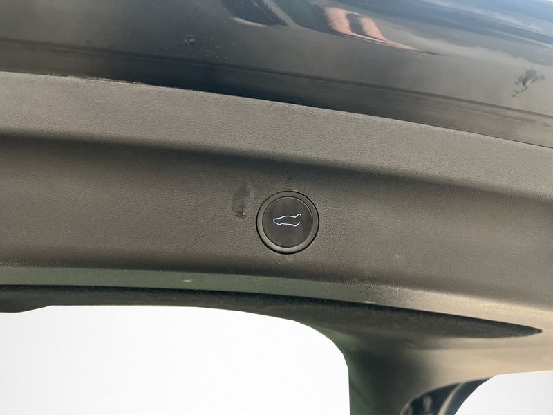 Tesla Model Y bild 30