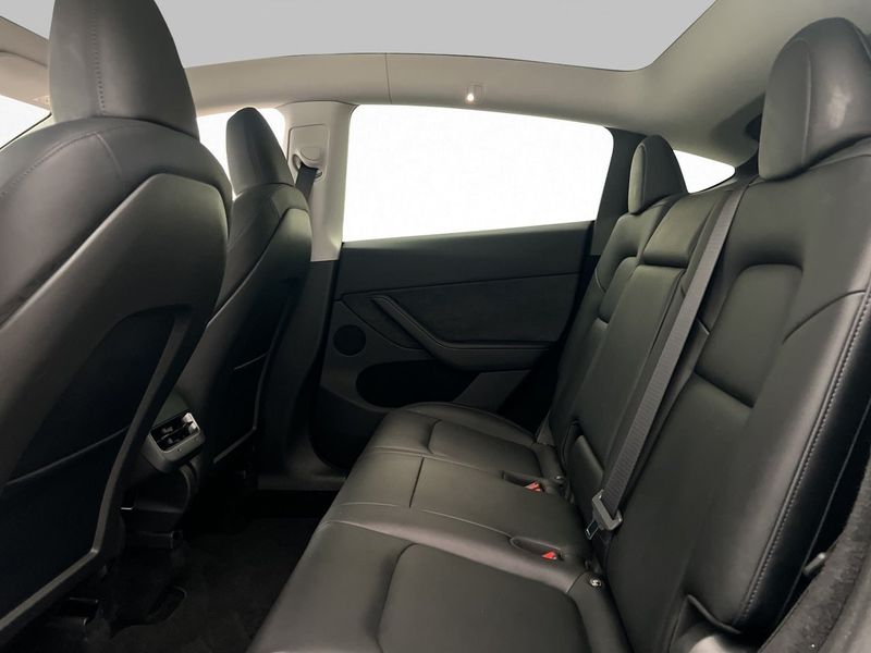 Tesla Model Y bild 28