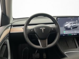 Tesla Model Y bild 25