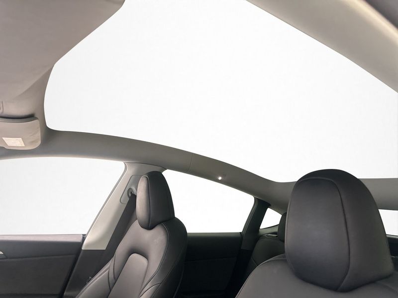 Tesla Model Y bild 13