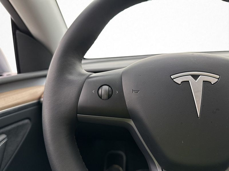 Tesla Model Y bild 15