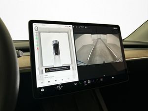 Tesla Model Y bild 18