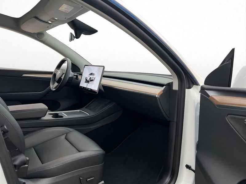 Tesla Model Y bild 30