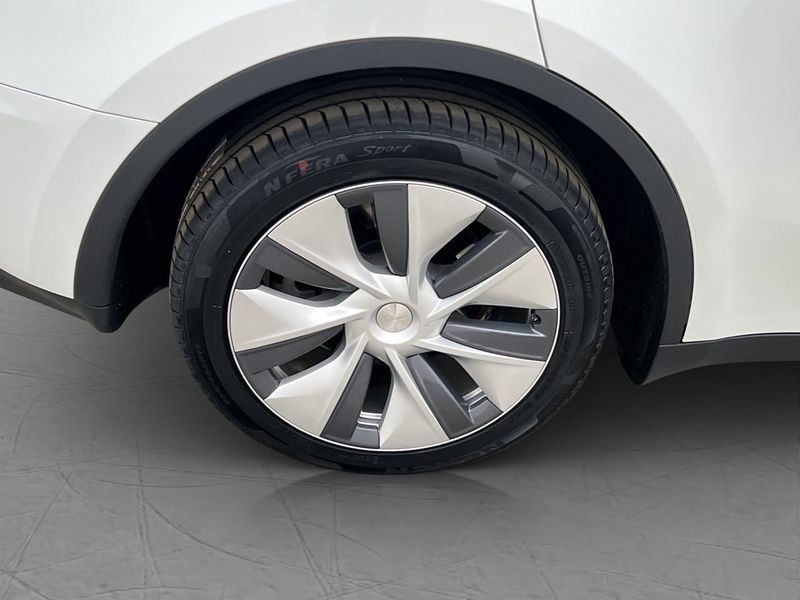 Tesla Model Y bild 33
