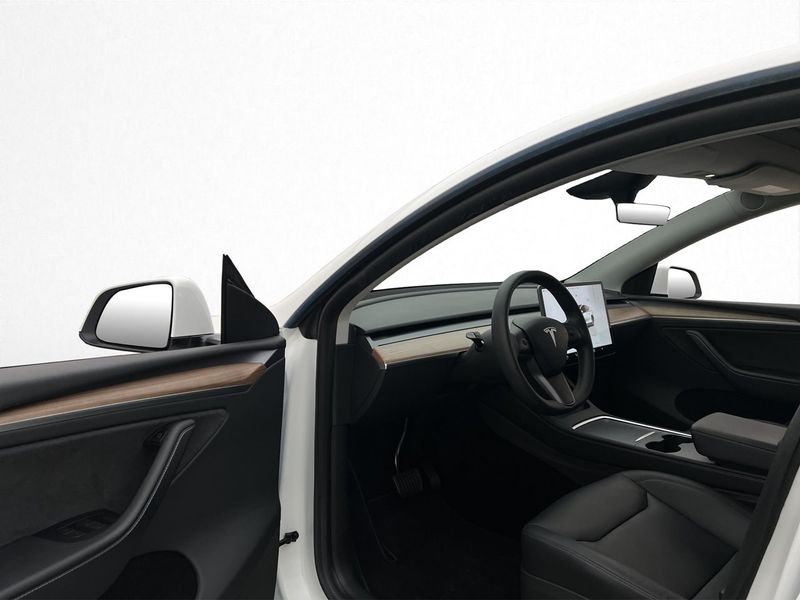 Tesla Model Y bild 13
