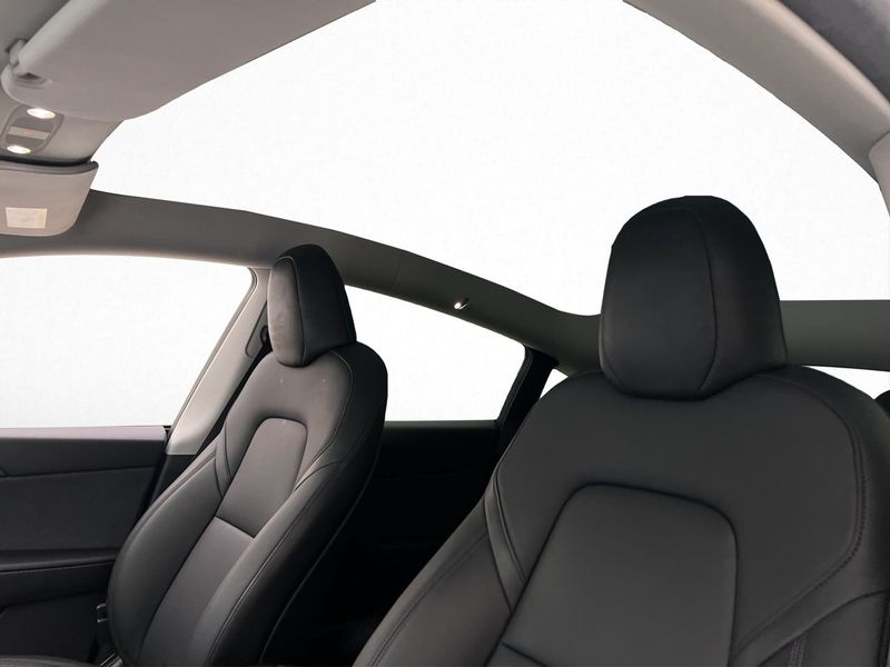 Tesla Model Y bild 15
