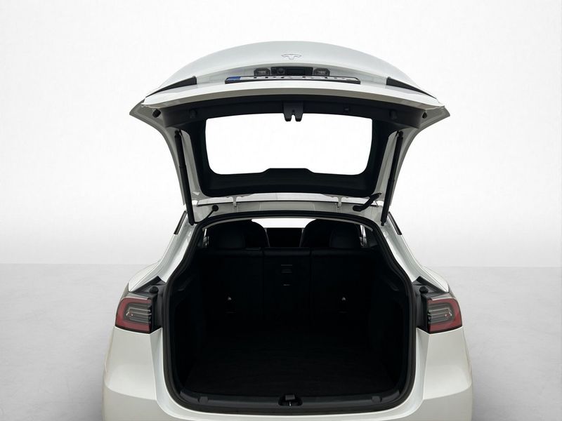 Tesla Model Y bild 11