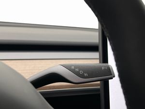 Tesla Model Y bild 35