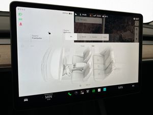 Tesla Model Y bild 24