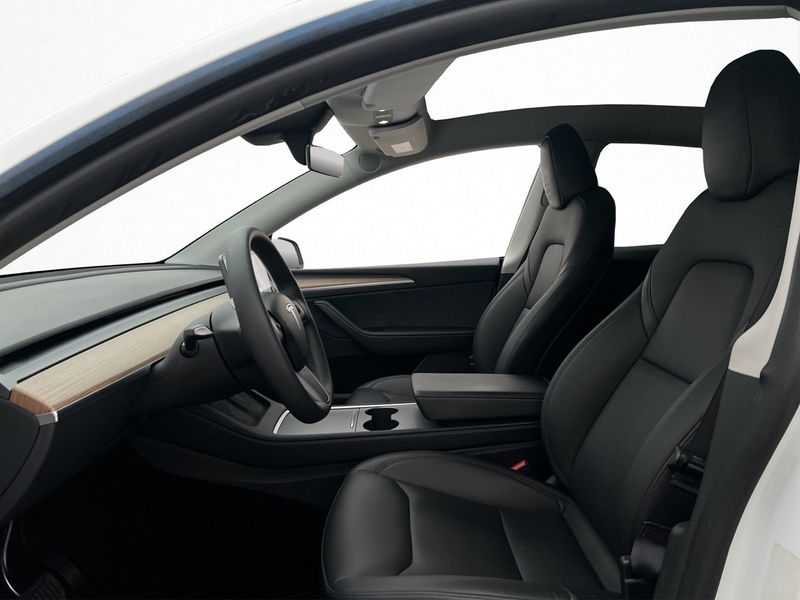 Tesla Model Y bild 14
