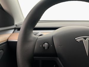 Tesla Model Y bild 18
