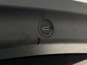 Tesla Model Y bild 12