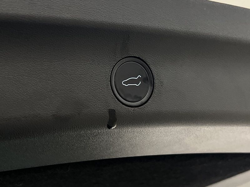 Tesla Model Y bild 12