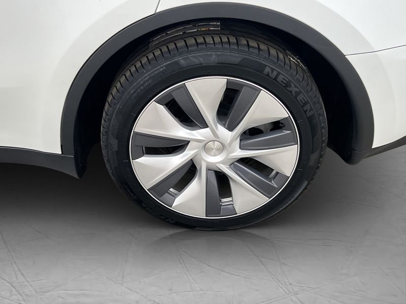 Tesla Model Y bild 32