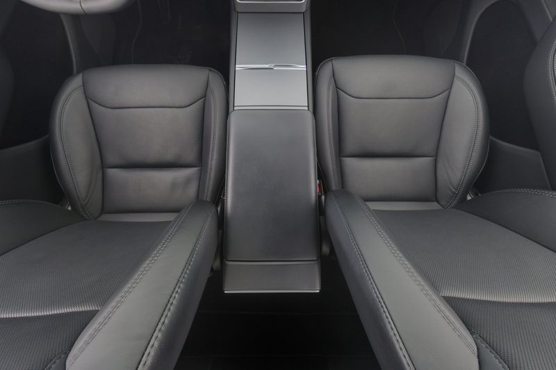 Tesla Model Y bild 14