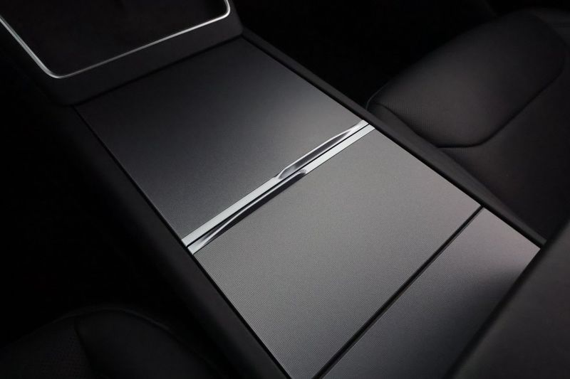 Tesla Model Y bild 24
