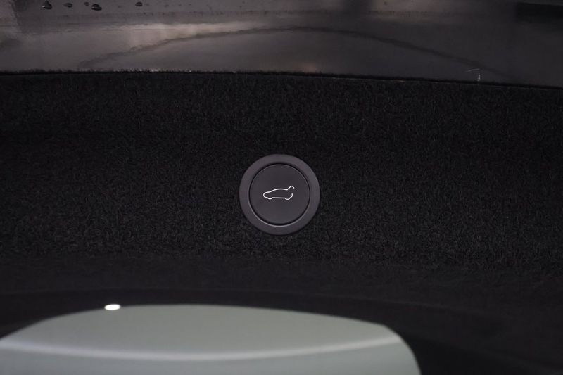 Tesla Model Y bild 27