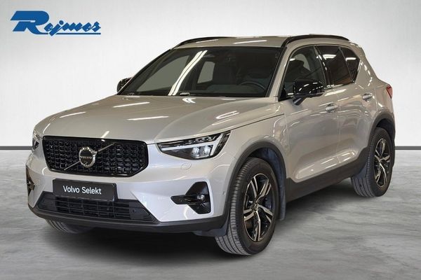 Volvo XC40 B3 FWD Bensin Plus Dark - 2025