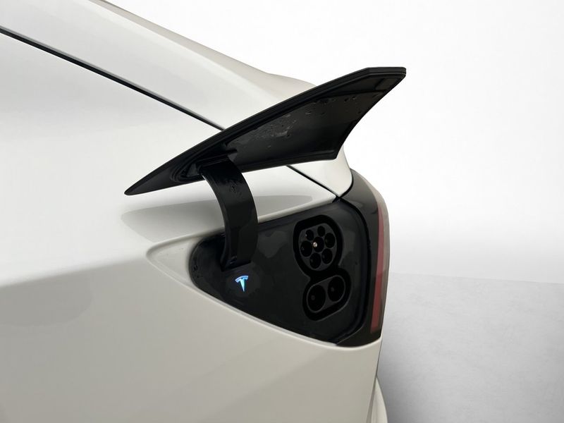 Tesla Model 3 bild 33