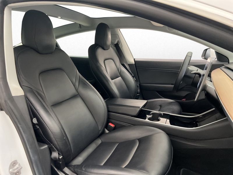 Tesla Model 3 bild 11