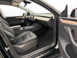 Tesla Model Y bild 15