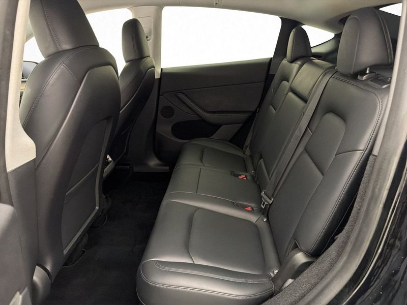 Tesla Model Y bild 16