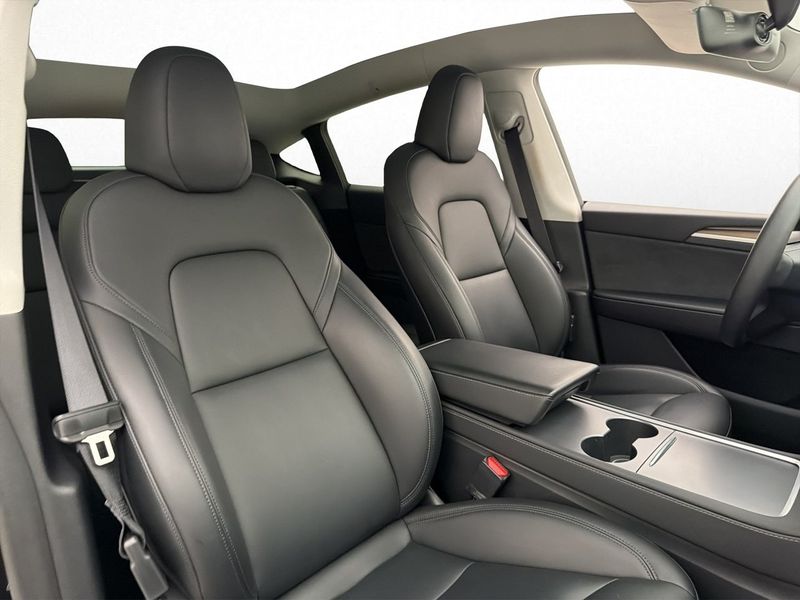 Tesla Model Y bild 13
