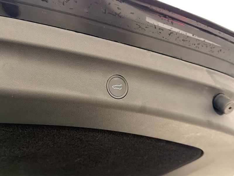 Tesla Model Y bild 32