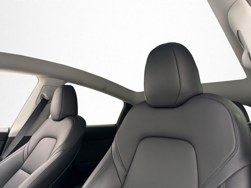Tesla Model Y bild 17